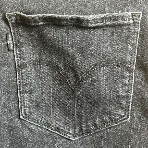 Levi’s 711 Raw Hem Skinny Jeans - Picture 7 of 14